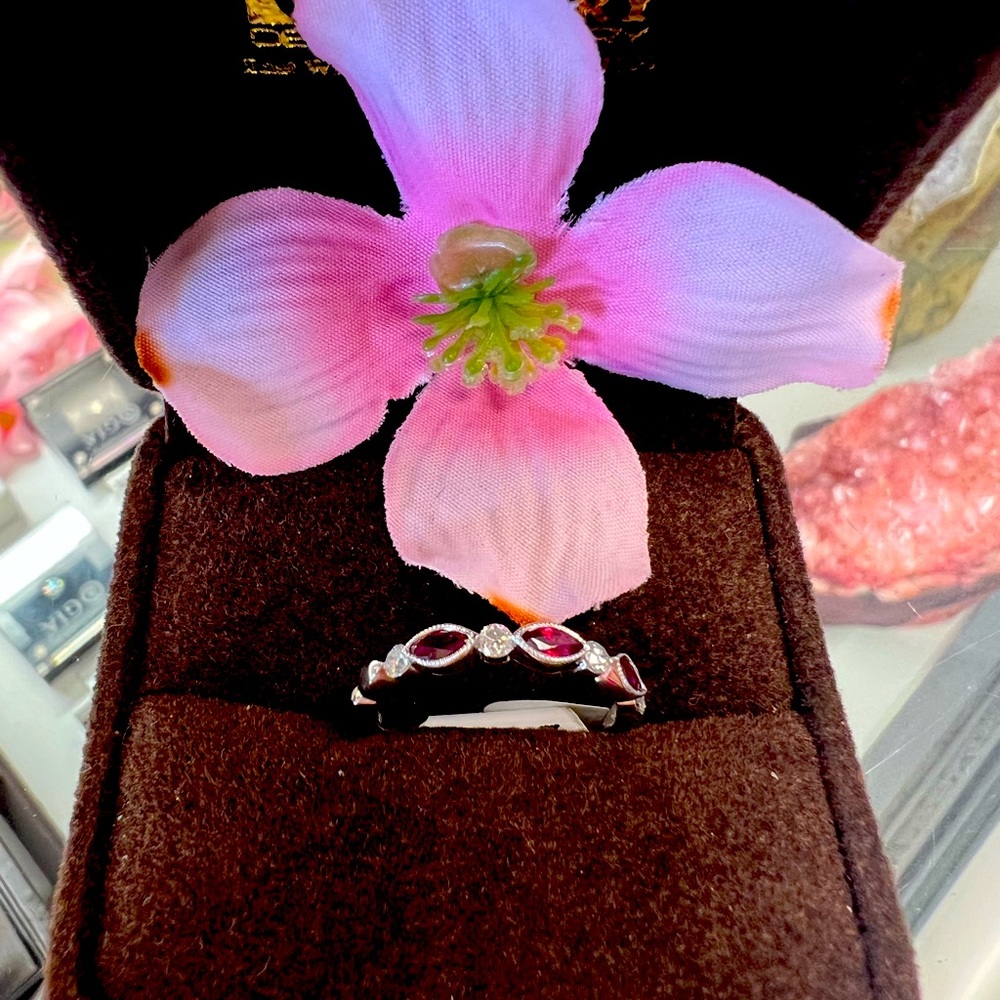 14K White Gold Diamond 0.21-Carat and Ruby 0.14-Carat Fancy Wedding Band Size 6